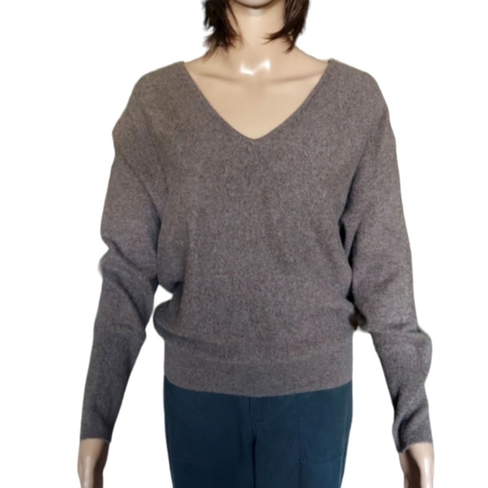 Tahari 2-ply Cashmere V-neck Sweater